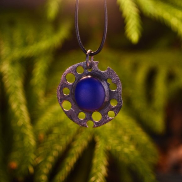Antiqued Purple-Blue Round Sea-glass necklace - Picture 3 of 4